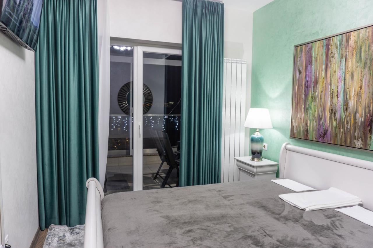 Appartement White Dream Penthouse With Jacuzzi à Braşov Extérieur photo