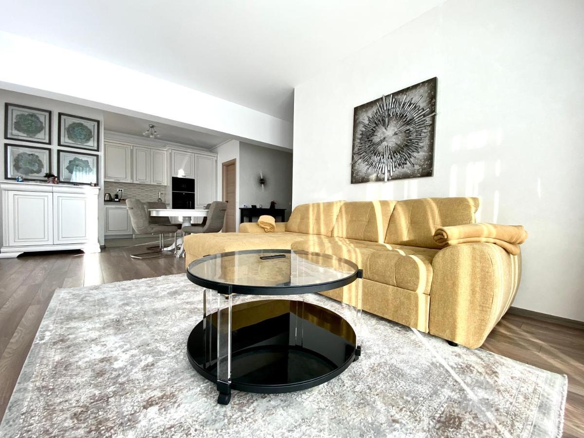Appartement White Dream Penthouse With Jacuzzi à Braşov Extérieur photo